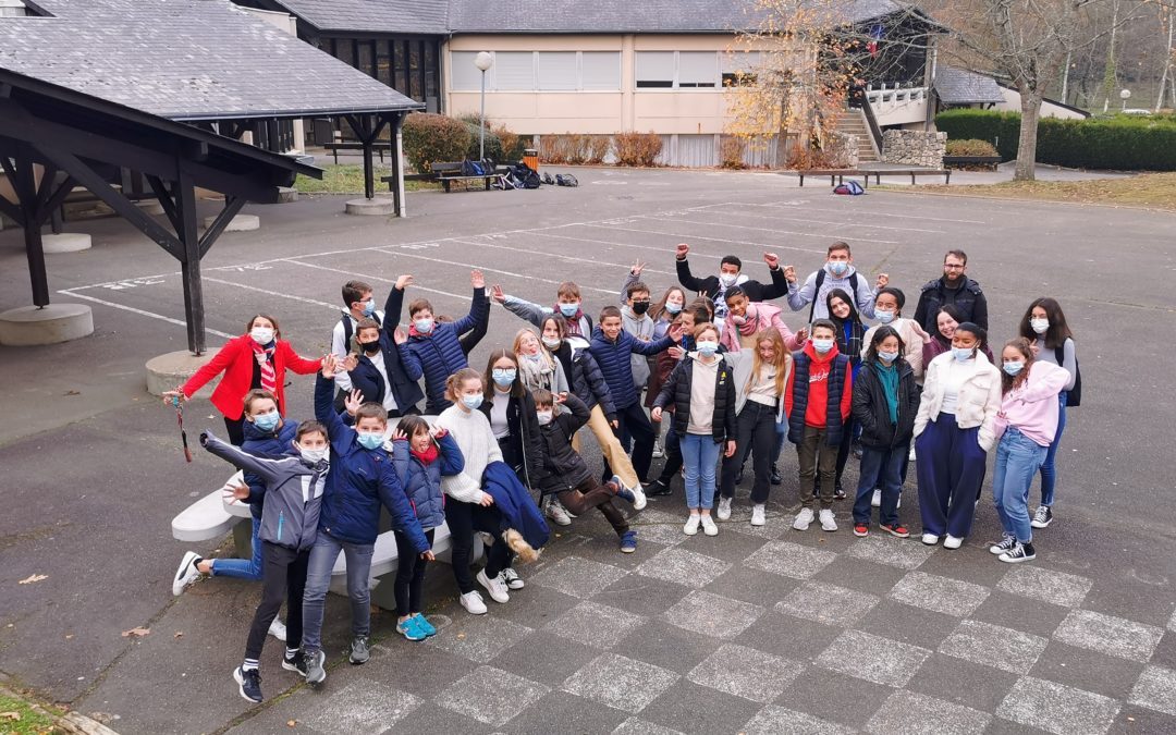 Rendez-vous citoyen : les délégués de classe du collège Courtanvaux et leurs camarades du collège Jules Ferry en formation commune